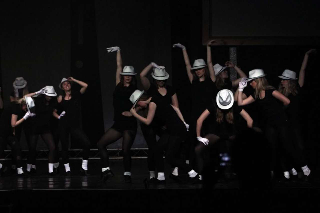 live dance show